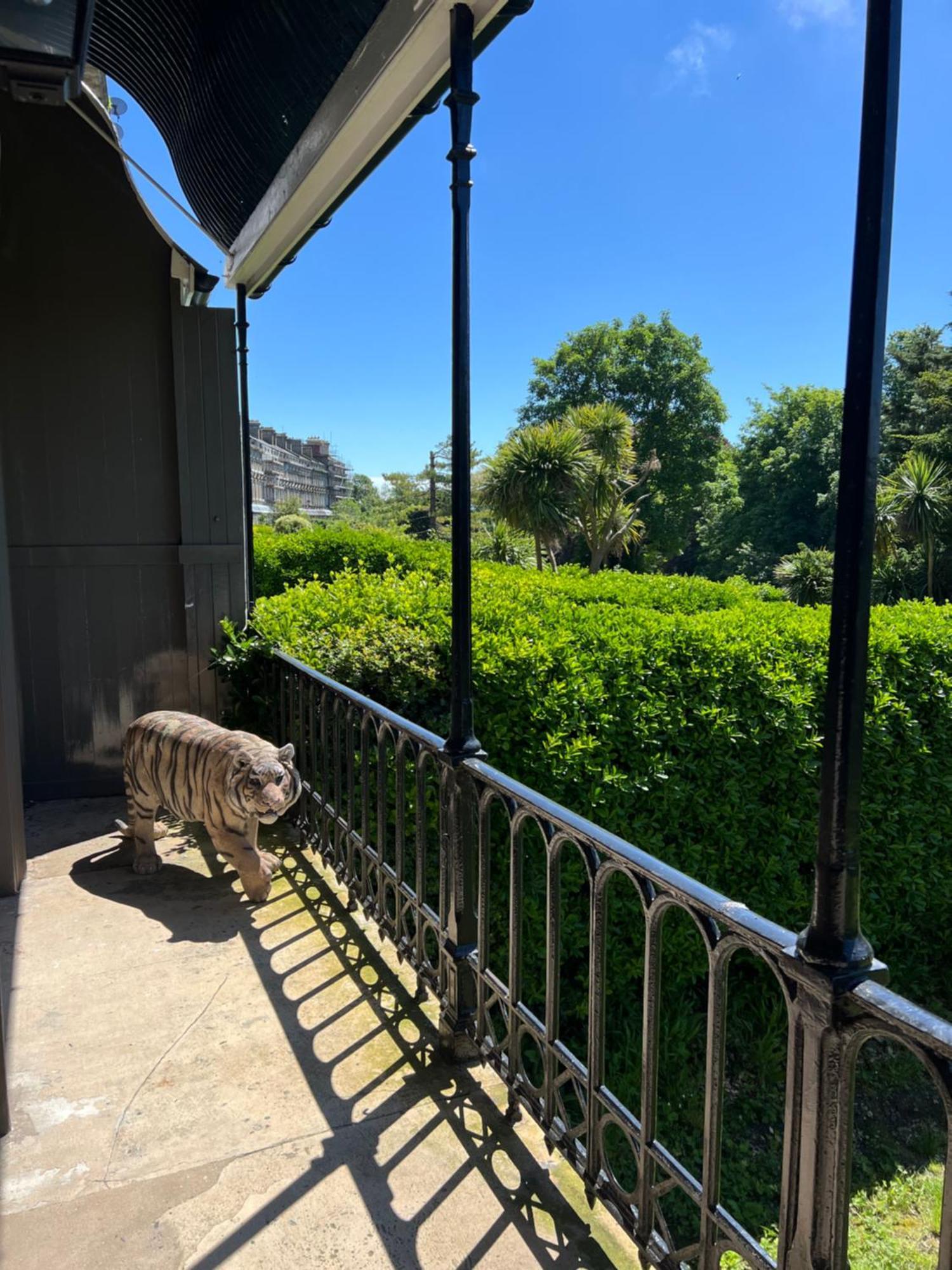 Luxury Garden Apartment Under The Castle, Дувър Екстериор снимка